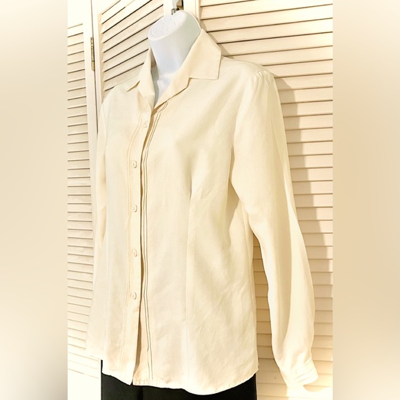 Studio A cream silk blouse w/tucks in front & back long sleeves buttons elegant - Picture 2 of 4
